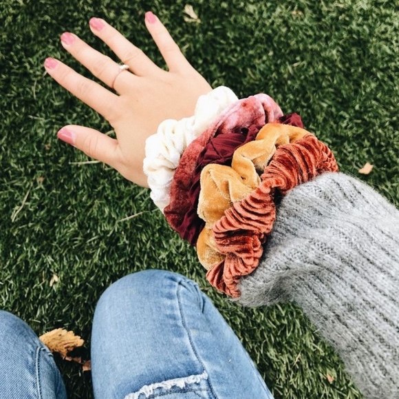 Urban Outfitters Accessories - ✌️Scrunchie Mystery Bundle of 3-6✌️